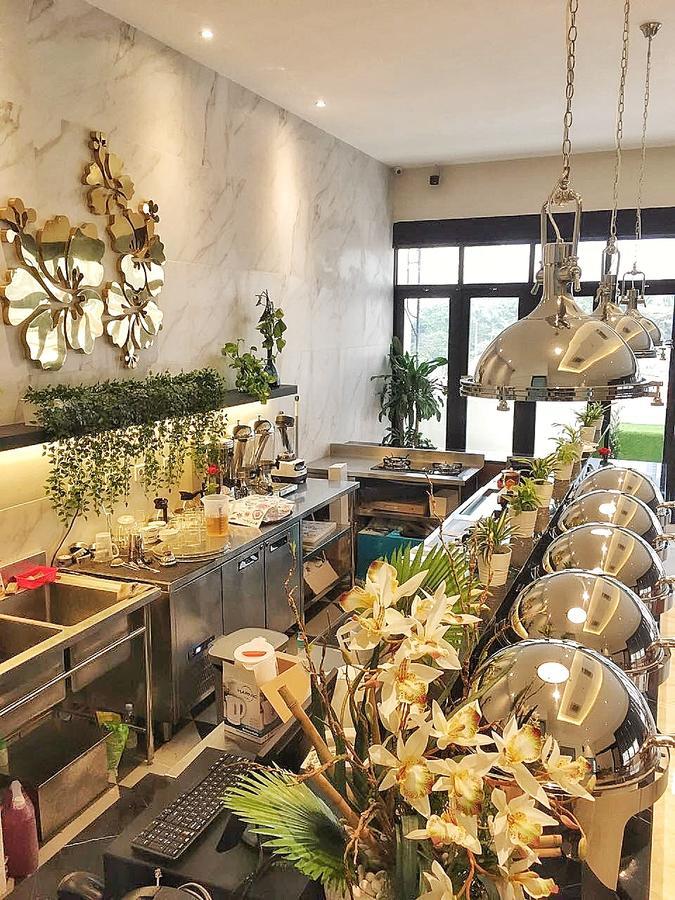 Eightin Hotel Sudirman Giacarta Esterno foto